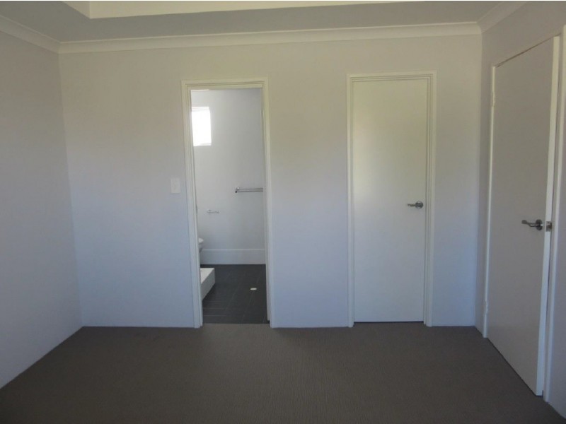 3/4 Skipper Crescent, Success WA 6164