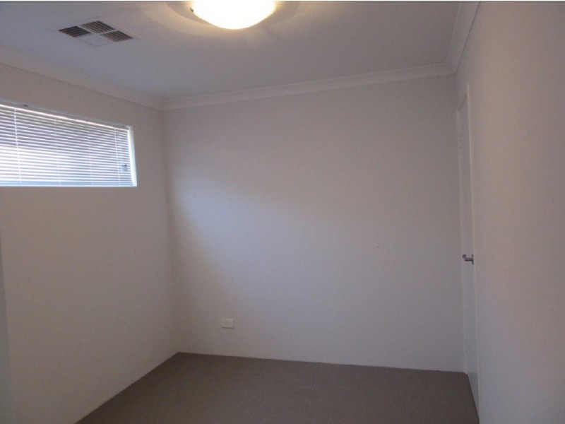 3/4 Skipper Crescent, Success WA 6164