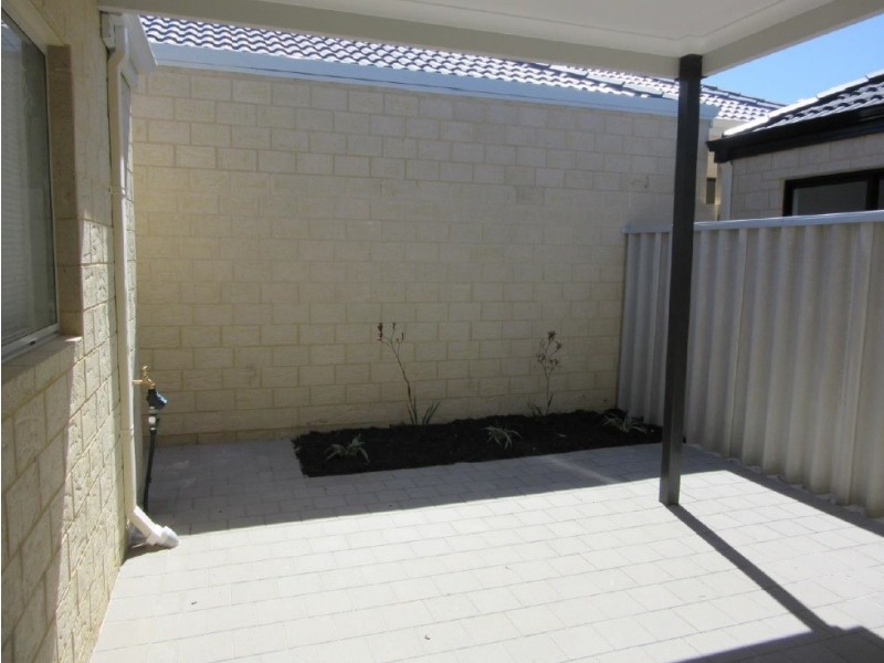 3/4 Skipper Crescent, Success WA 6164