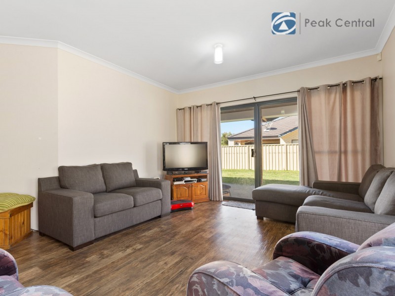 7 Tongaroo Boulevard, Success WA 6164