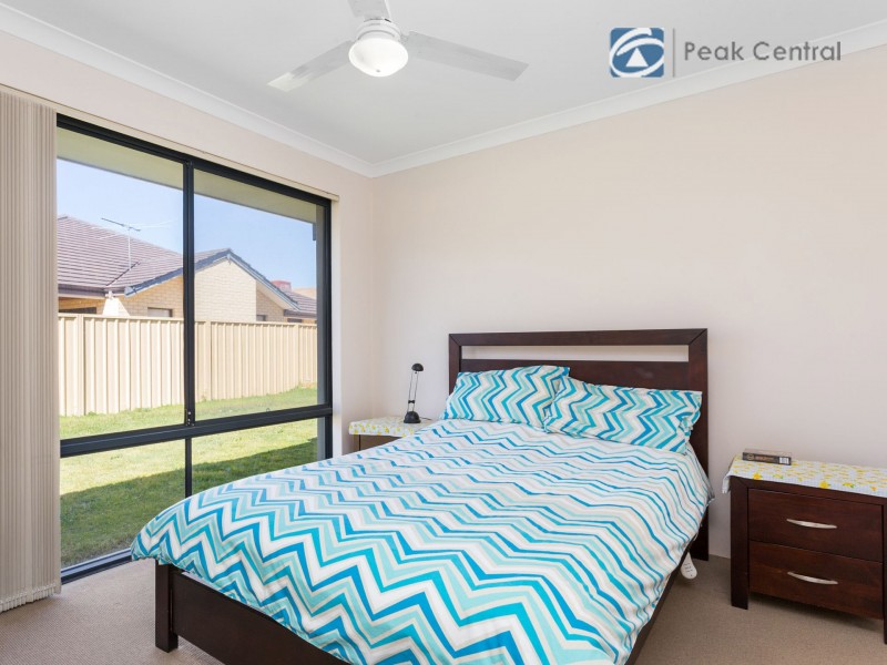 7 Tongaroo Boulevard, Success WA 6164