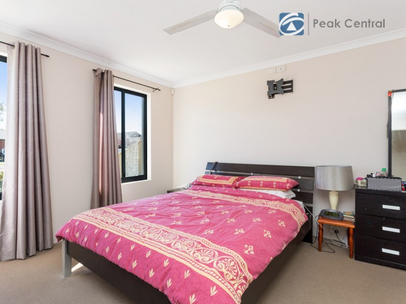 7 Tongaroo Boulevard, Success WA 6164