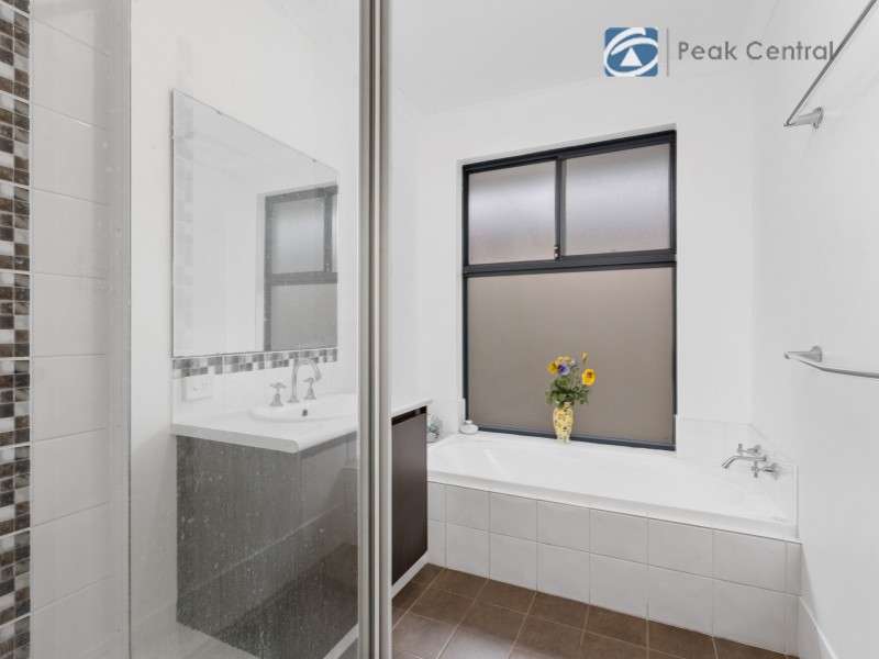 7 Tongaroo Boulevard, Success WA 6164