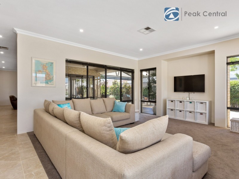 98 Aurora Drive, Atwell WA 6164