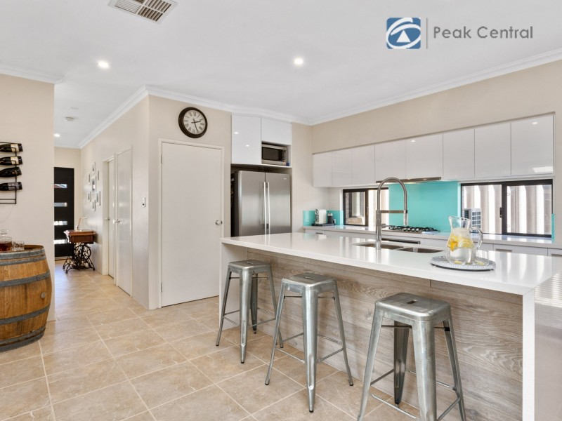 98 Aurora Drive, Atwell WA 6164