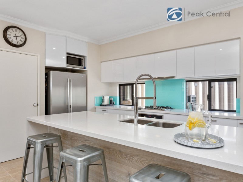 98 Aurora Drive, Atwell WA 6164