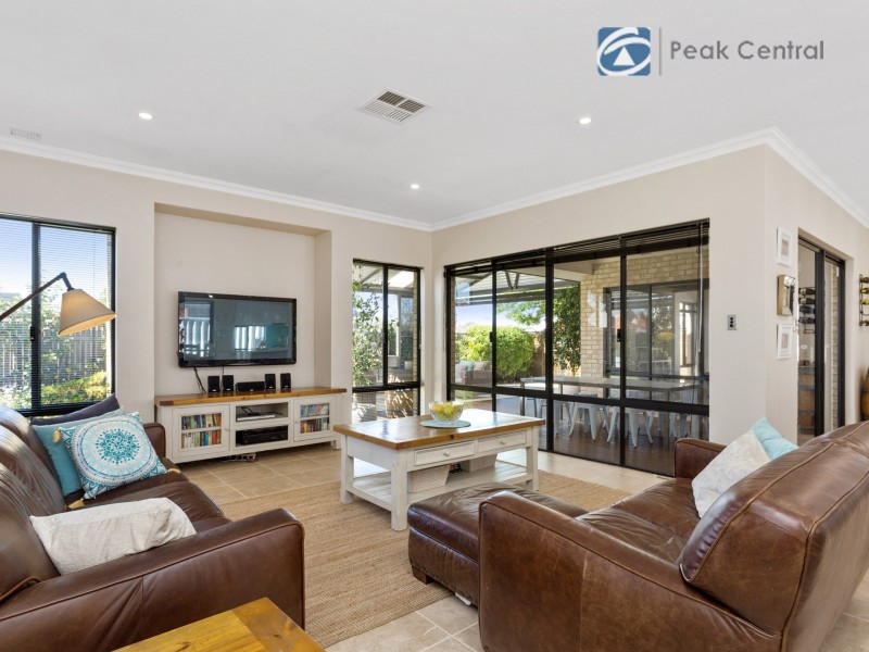 98 Aurora Drive, Atwell WA 6164