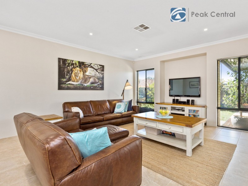 98 Aurora Drive, Atwell WA 6164