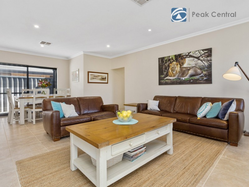 98 Aurora Drive, Atwell WA 6164