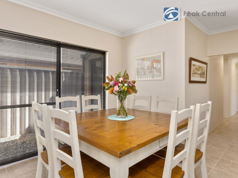 98 Aurora Drive, Atwell WA 6164