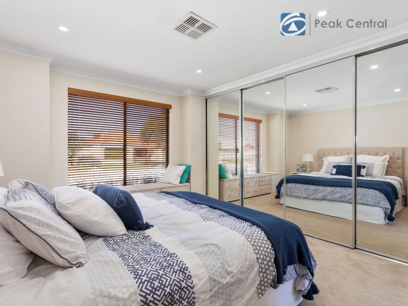 98 Aurora Drive, Atwell WA 6164