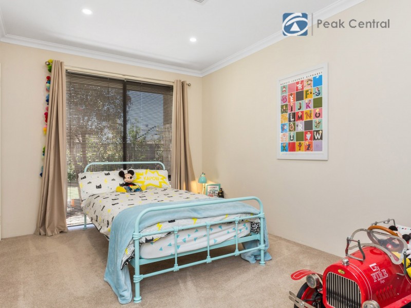 98 Aurora Drive, Atwell WA 6164