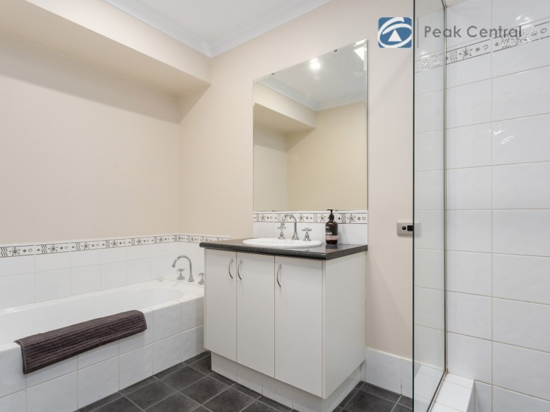 98 Aurora Drive, Atwell WA 6164