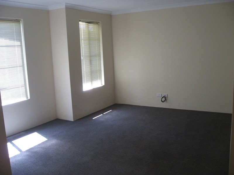 7 Village Lane, Success WA 6164