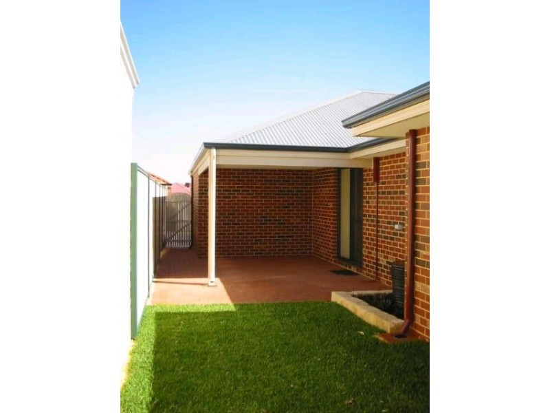 7 Village Lane, Success WA 6164