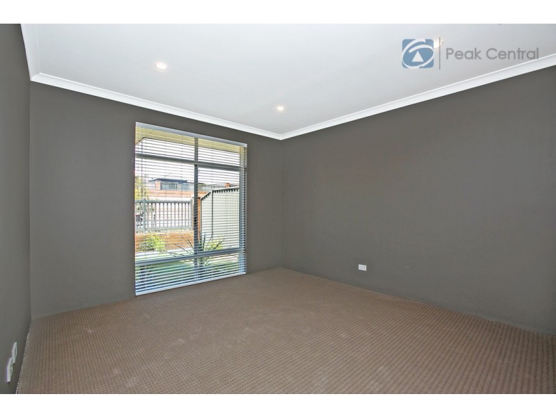 18 Cordata Avenue, Wandi WA 6167