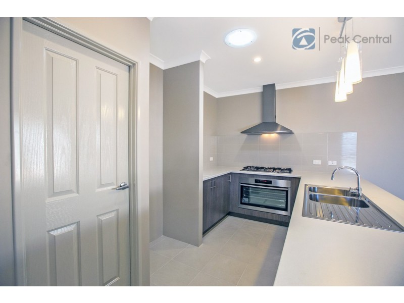 18 Cordata Avenue, Wandi WA 6167