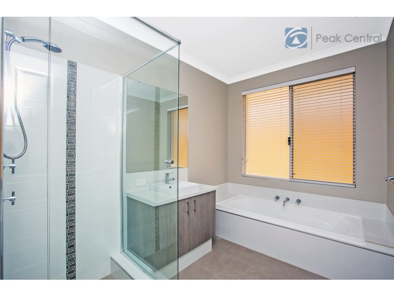 18 Cordata Avenue, Wandi WA 6167