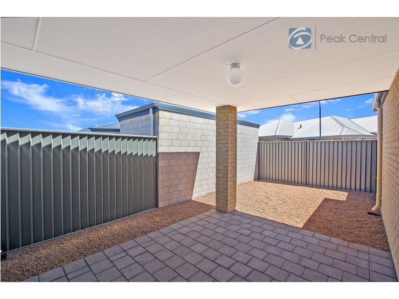 18 Cordata Avenue, Wandi WA 6167