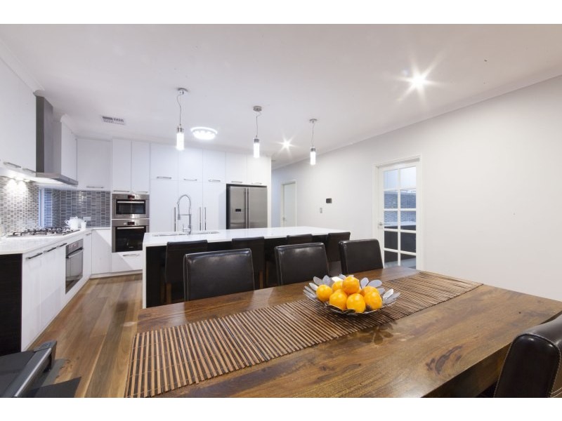 10 Portsmouth Way, Harrisdale WA 6112