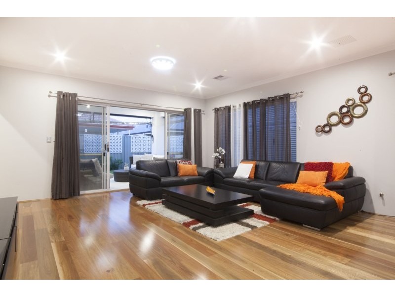 10 Portsmouth Way, Harrisdale WA 6112