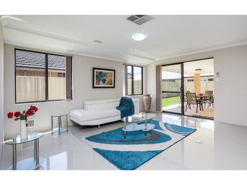 7 Daviesia Turn, Success WA 6164