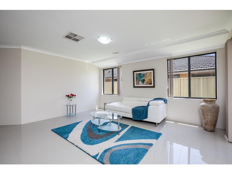 7 Daviesia Turn, Success WA 6164