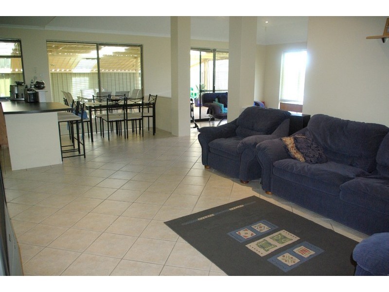 28 Charm Way, Atwell WA 6164