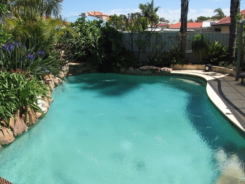 18 Freshwater Drive, Atwell WA 6164