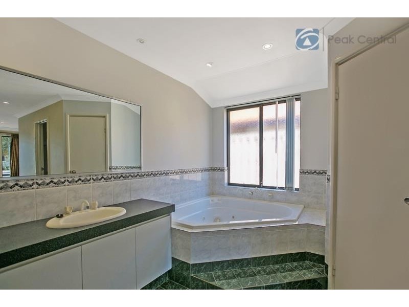 99 Aurora Drive, Atwell WA 6164