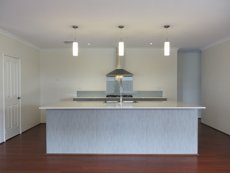 17 Hickman Drive, Piara Waters WA 6112