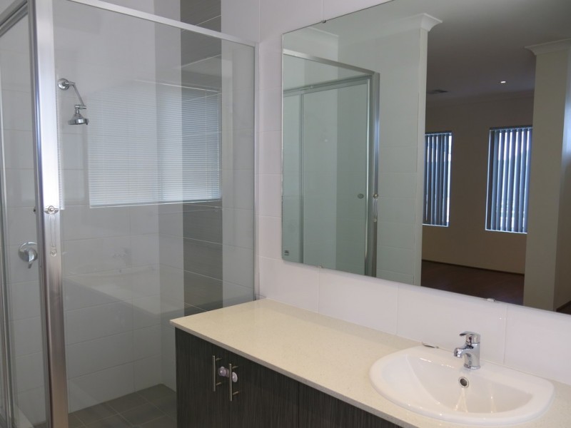 17 Hickman Drive, Piara Waters WA 6112