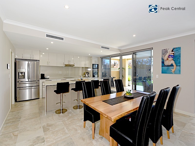 11 Chambri Chase, Success WA 6164