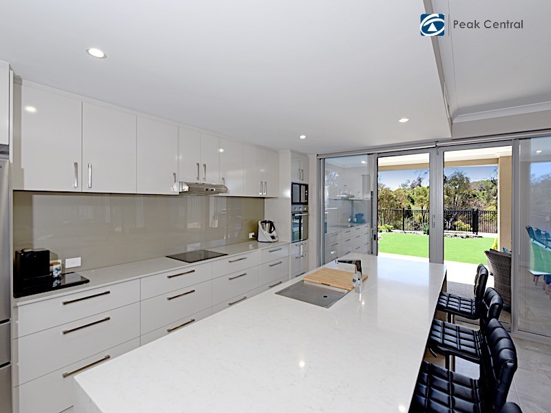 11 Chambri Chase, Success WA 6164