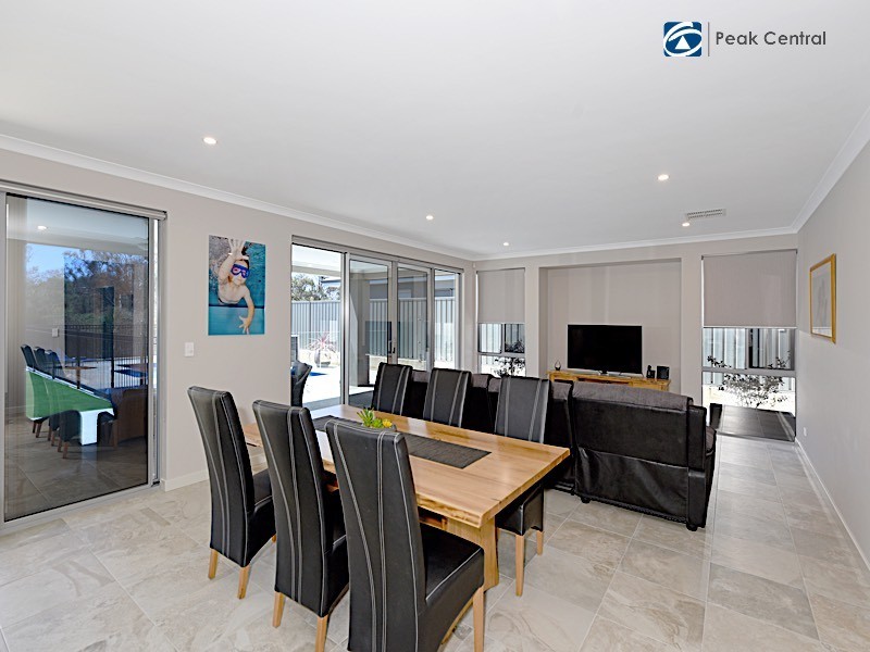 11 Chambri Chase, Success WA 6164