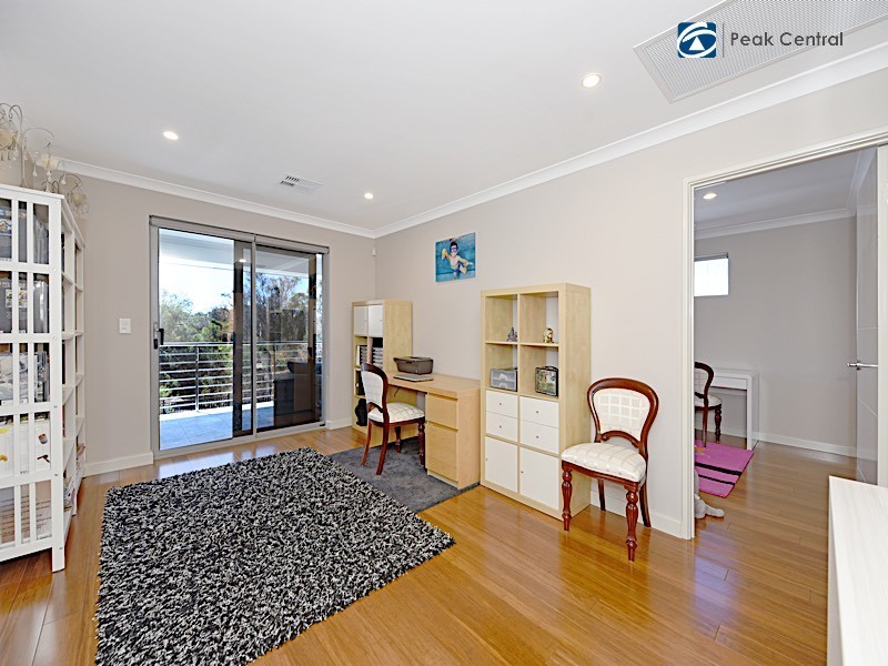 11 Chambri Chase, Success WA 6164