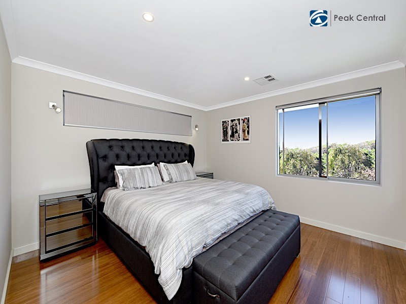 11 Chambri Chase, Success WA 6164