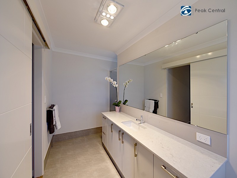 11 Chambri Chase, Success WA 6164