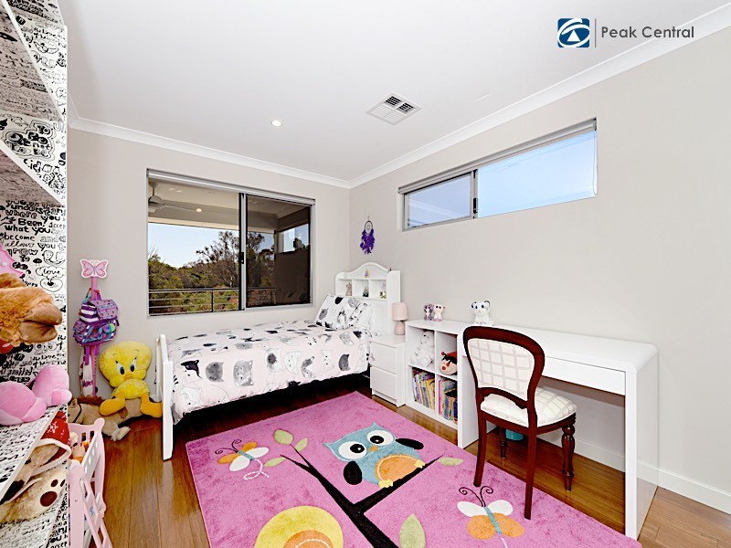 11 Chambri Chase, Success WA 6164