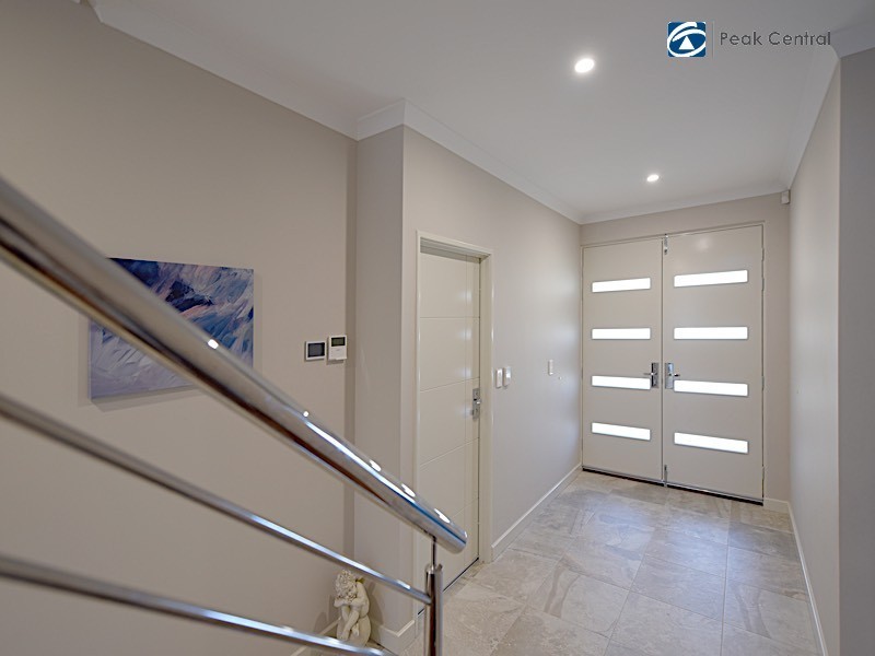 11 Chambri Chase, Success WA 6164