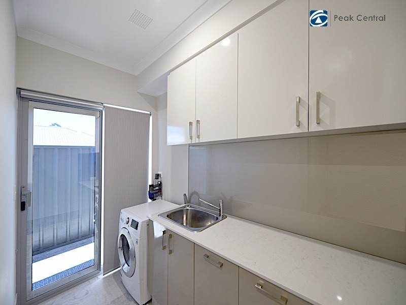 11 Chambri Chase, Success WA 6164