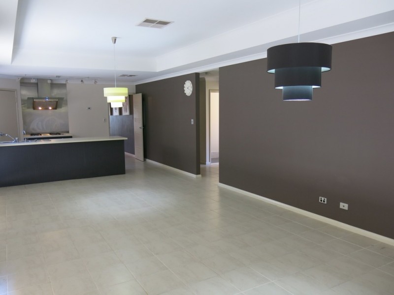 10 Essence Bend, Atwell WA 6164