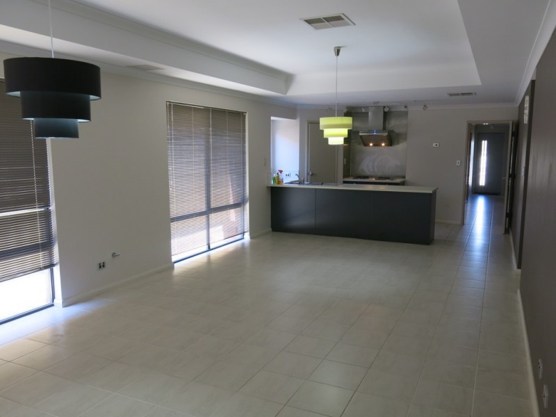 10 Essence Bend, Atwell WA 6164