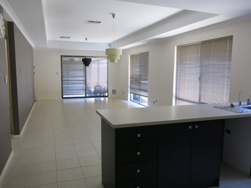 10 Essence Bend, Atwell WA 6164