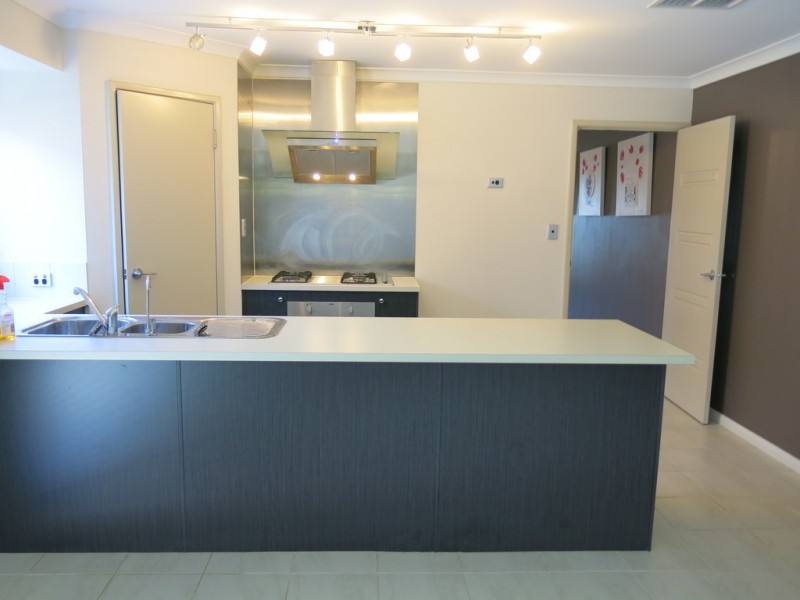 10 Essence Bend, Atwell WA 6164