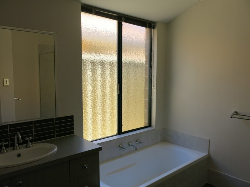 10 Essence Bend, Atwell WA 6164