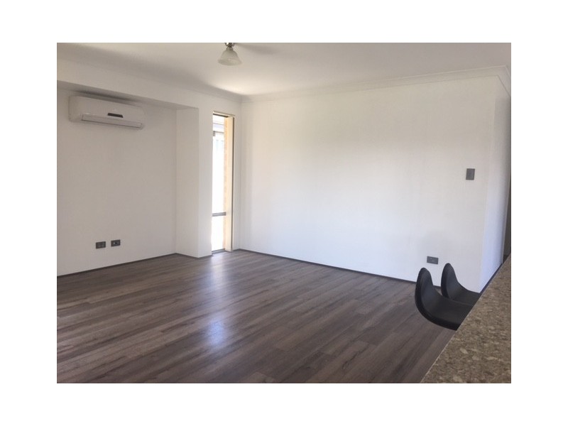 12 Worcester Bend, Piara Waters WA 6112