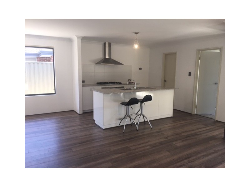 12 Worcester Bend, Piara Waters WA 6112