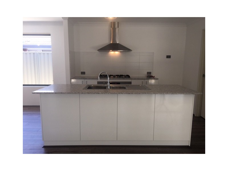 12 Worcester Bend, Piara Waters WA 6112