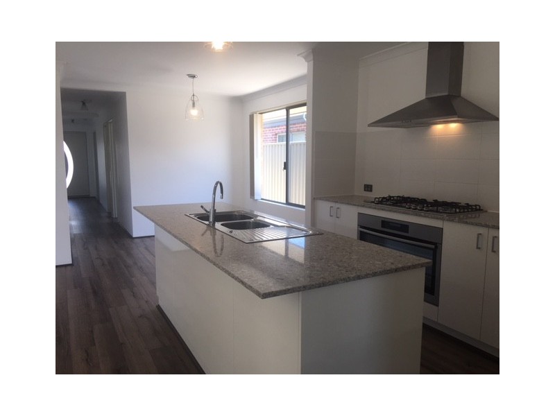 12 Worcester Bend, Piara Waters WA 6112